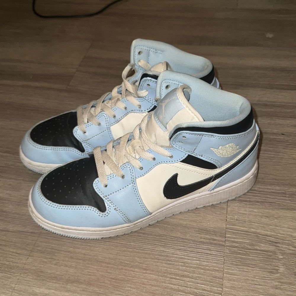 Air Jordan 1 Mid Ice Blue